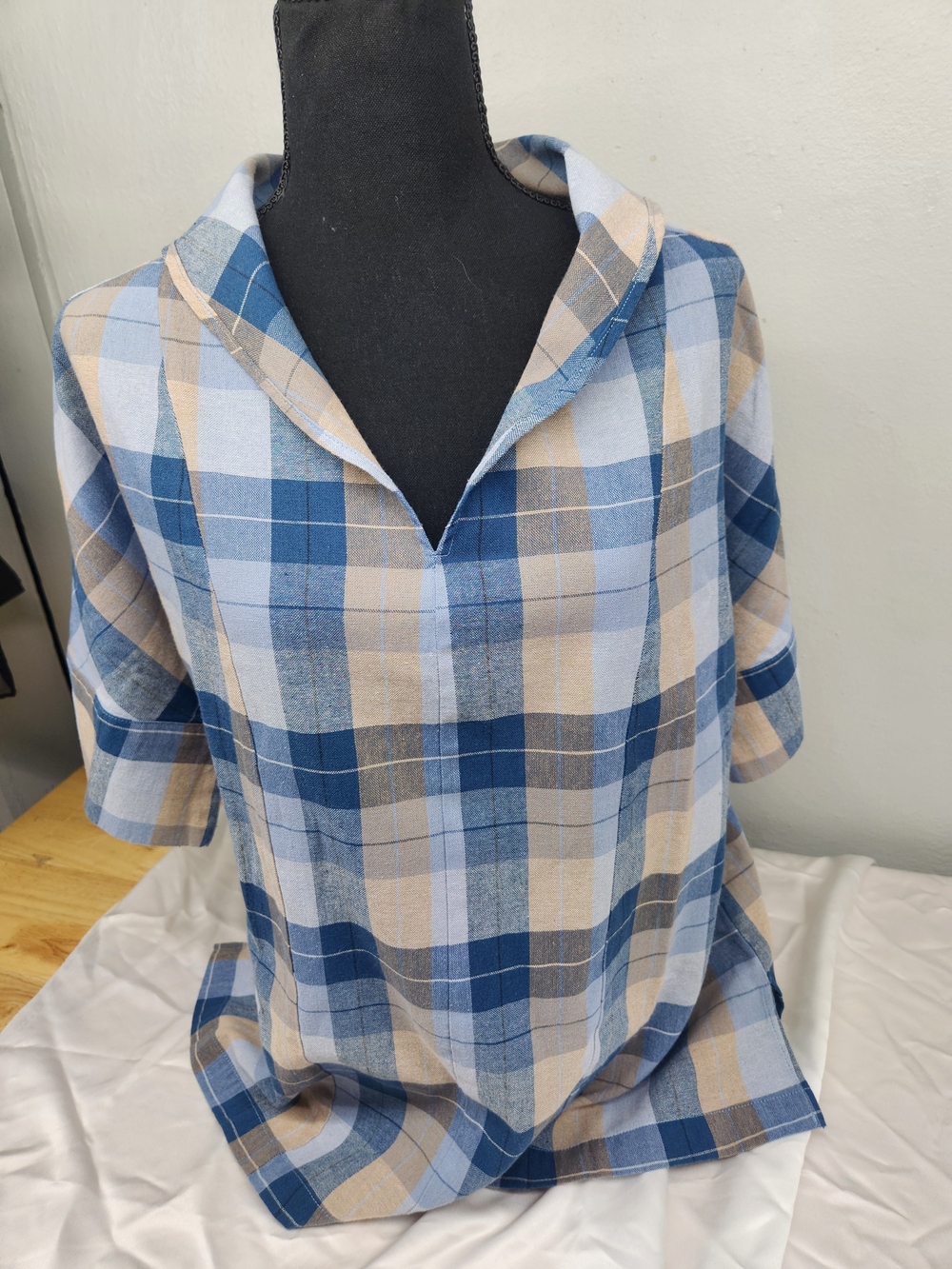 Relaxed Plaid Short-Sleeve Blouse 100% Linen in Blue and Beige